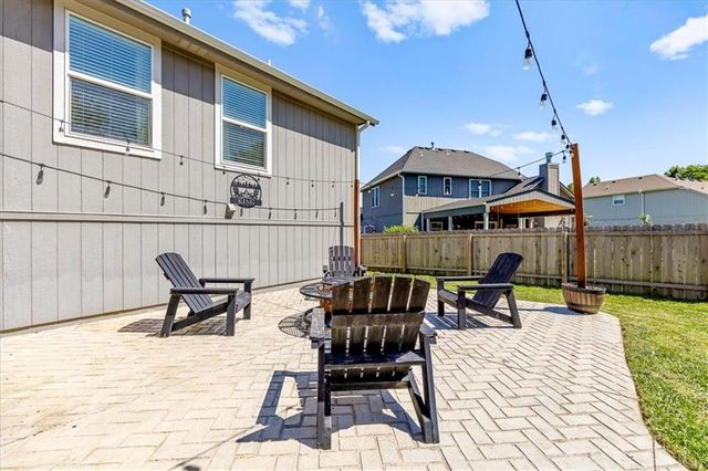 806 154th Circle, Basehor, KS 66007