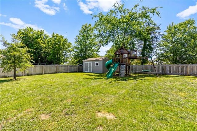 806 154th Circle, Basehor, KS 66007