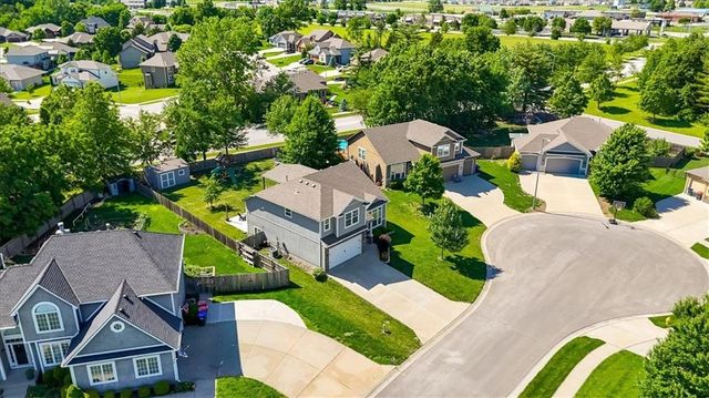 806 154th Circle, Basehor, KS 66007