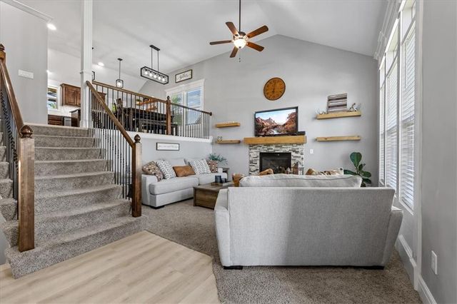 806 154th Circle, Basehor, KS 66007
