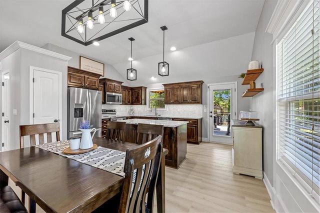 806 154th Circle, Basehor, KS 66007