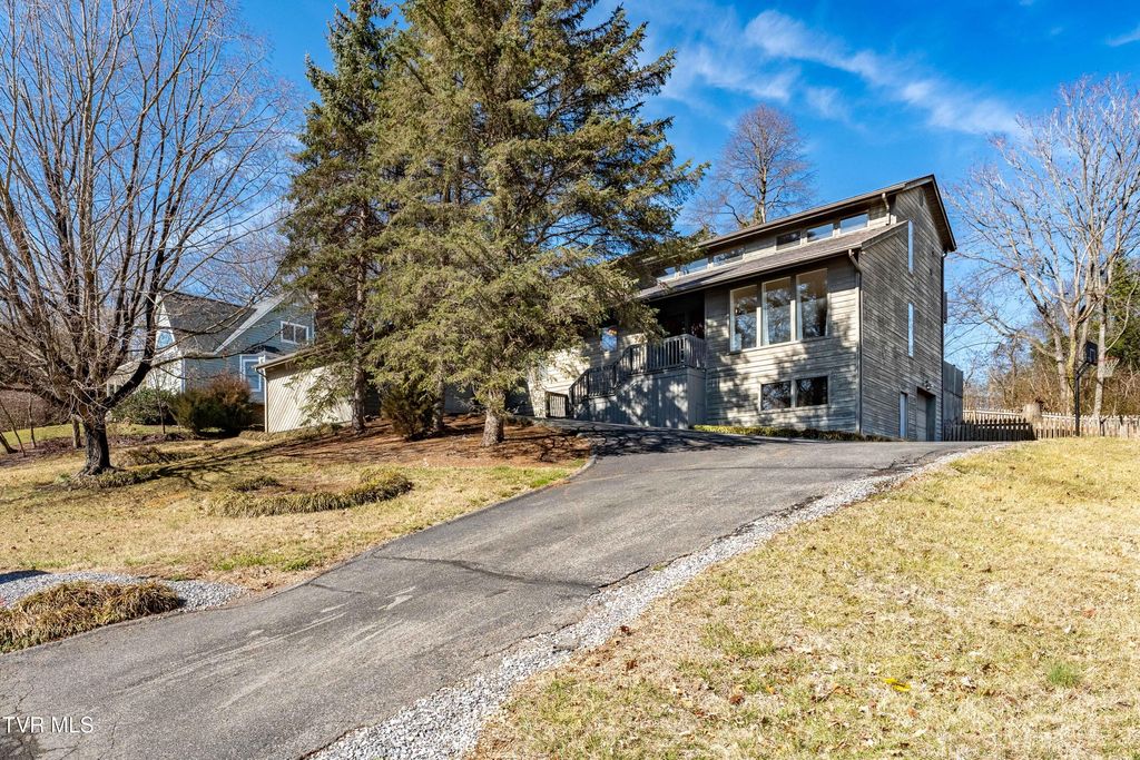 3407 Bondwood Circle, Johnson City, TN 37604