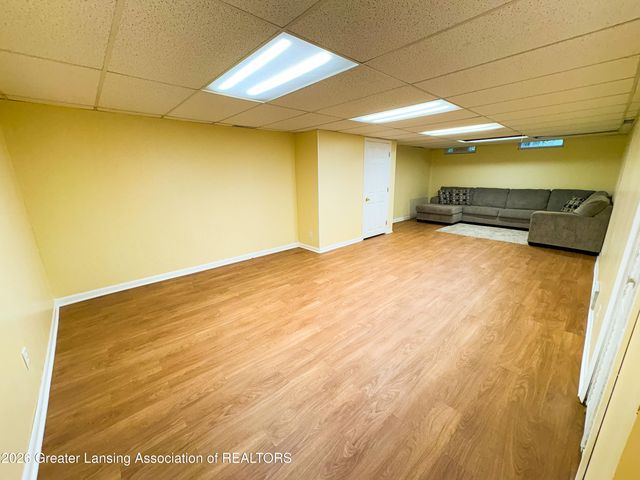 3913 Stratford Avenue, Lansing, MI 48911