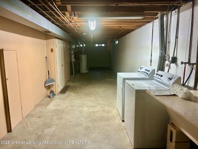 3913 Stratford Avenue, Lansing, MI 48911