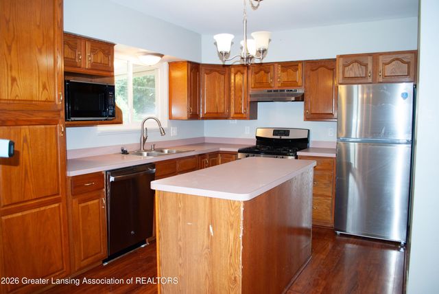 3913 Stratford Avenue, Lansing, MI 48911