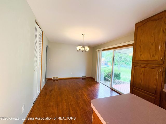 3913 Stratford Avenue, Lansing, MI 48911