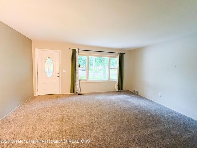 3913 Stratford Avenue, Lansing, MI 48911