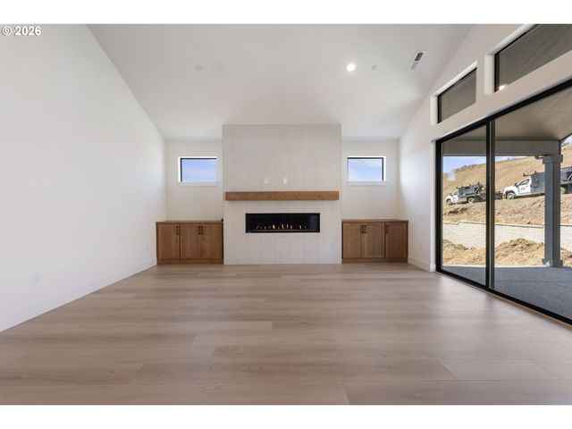 803 N V St, Washougal, WA 98671