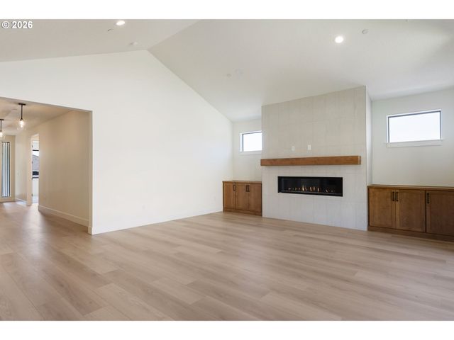 803 N V St, Washougal, WA 98671