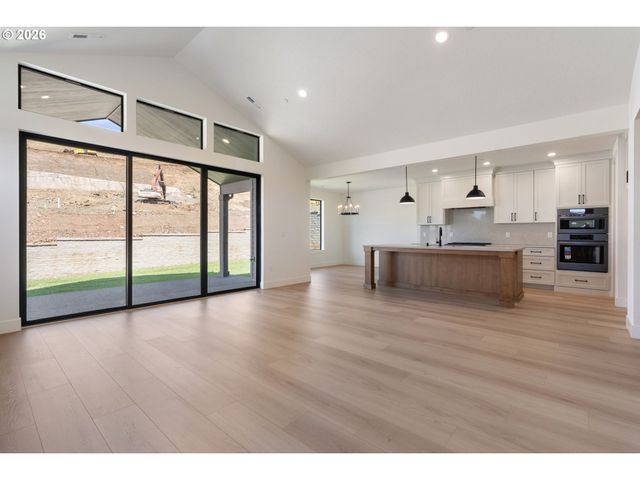 803 N V St, Washougal, WA 98671