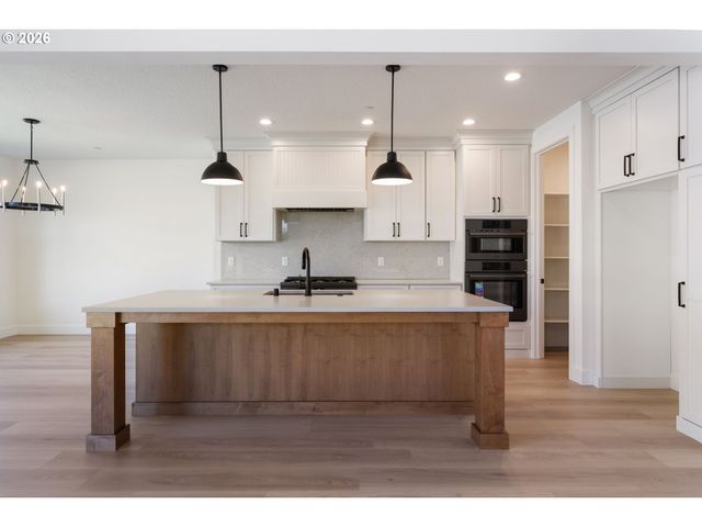 803 N V St, Washougal, WA 98671