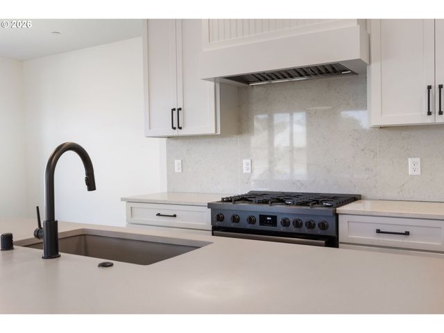 803 N V St, Washougal, WA 98671
