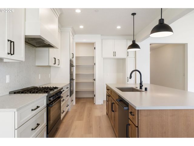 803 N V St, Washougal, WA 98671