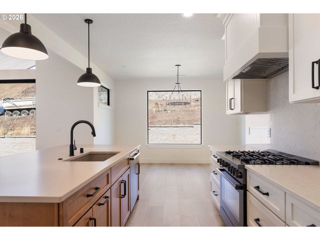 803 N V St, Washougal, WA 98671