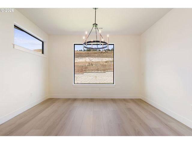 803 N V St, Washougal, WA 98671