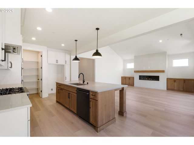 803 N V St, Washougal, WA 98671