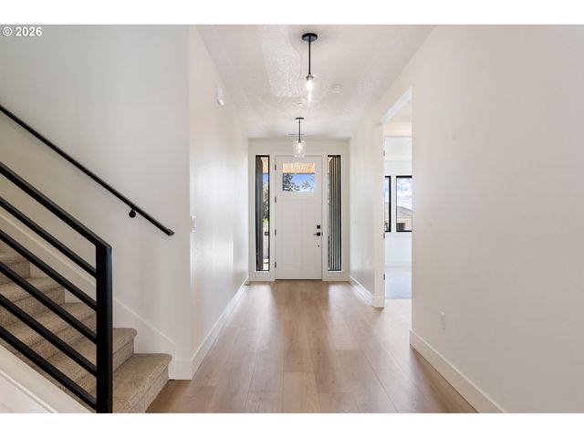 803 N V St, Washougal, WA 98671