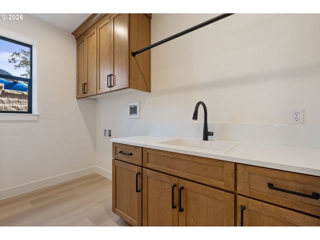 803 N V St, Washougal, WA 98671