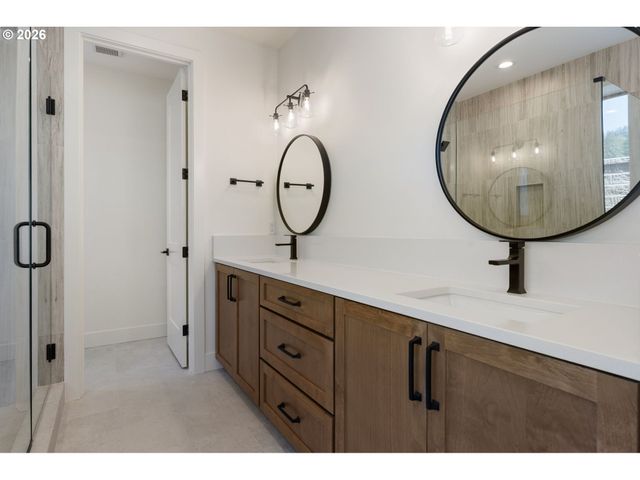 803 N V St, Washougal, WA 98671