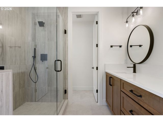 803 N V St, Washougal, WA 98671