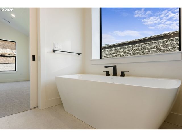 803 N V St, Washougal, WA 98671