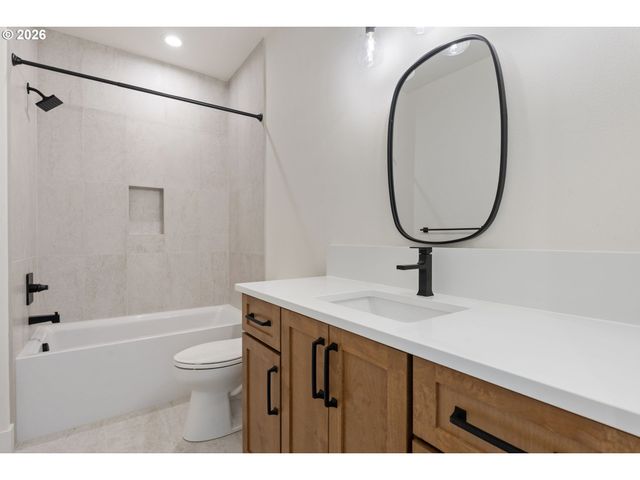 803 N V St, Washougal, WA 98671