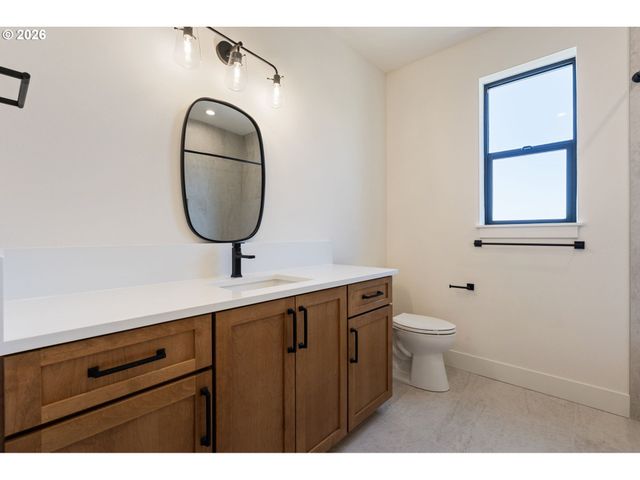 803 N V St, Washougal, WA 98671