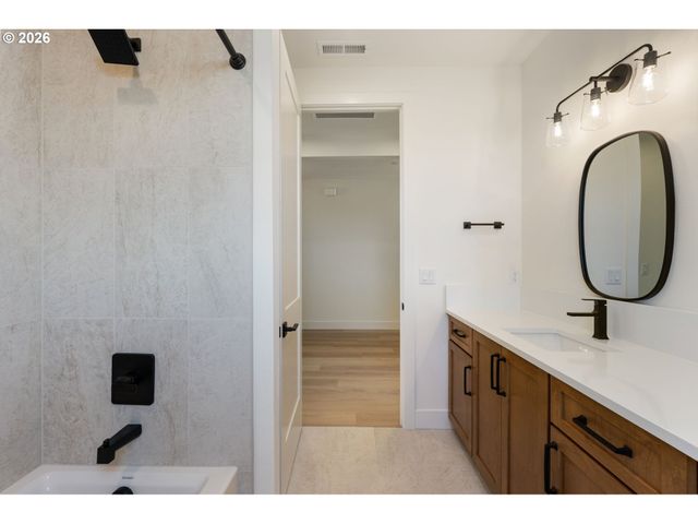 803 N V St, Washougal, WA 98671