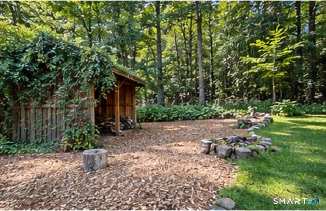 4 Green Valley Lake Road, Old Lyme, CT 06371