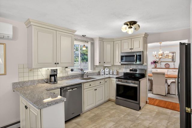 80 Roosevelt Road, Cotuit, MA 02635