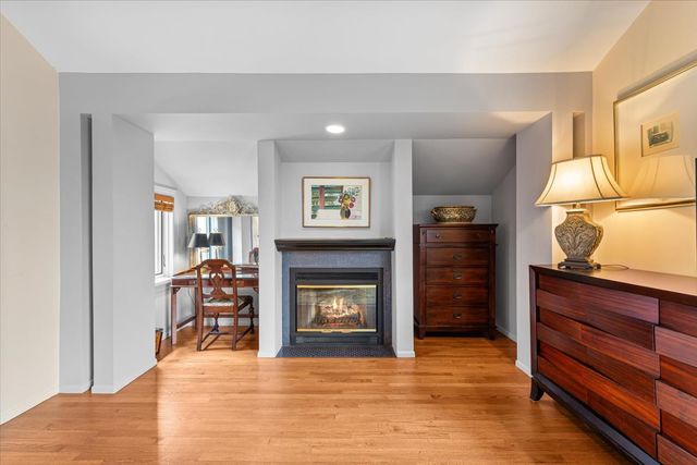 2324 W MCLEAN Avenue, Chicago, IL 60647