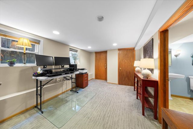 2324 W MCLEAN Avenue, Chicago, IL 60647