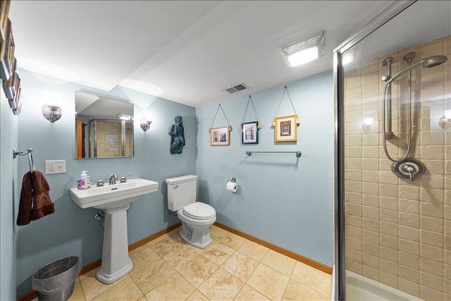 2324 W MCLEAN Avenue, Chicago, IL 60647