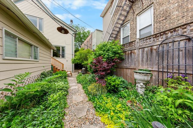 2324 W MCLEAN Avenue, Chicago, IL 60647