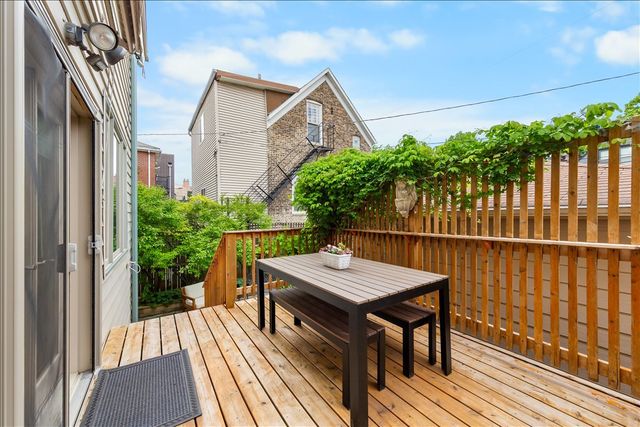 2324 W MCLEAN Avenue, Chicago, IL 60647