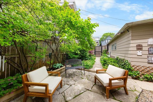 2324 W MCLEAN Avenue, Chicago, IL 60647