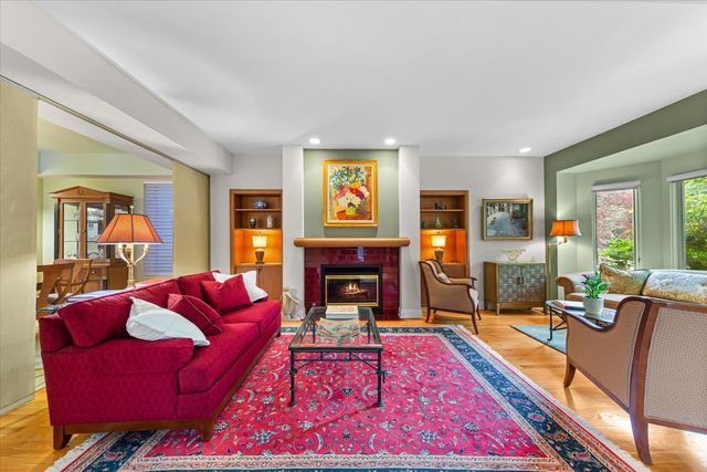 2324 W MCLEAN Avenue, Chicago, IL 60647