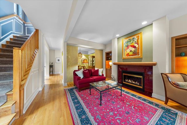 2324 W MCLEAN Avenue, Chicago, IL 60647