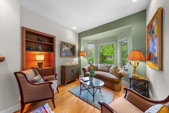 2324 W MCLEAN Avenue, Chicago, IL 60647