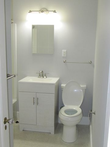 323 Lincoln Street 2R, Worcester, MA 01605