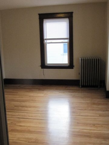 323 Lincoln Street 2R, Worcester, MA 01605