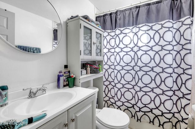 929 N Roane St, Harriman, TN 37748