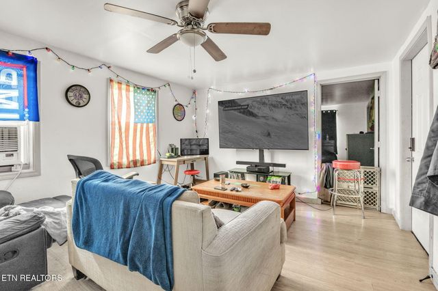 929 N Roane St, Harriman, TN 37748