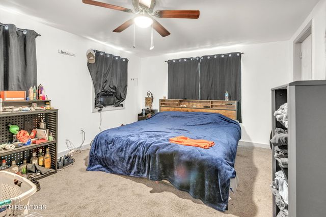 929 N Roane St, Harriman, TN 37748