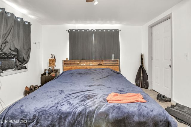 929 N Roane St, Harriman, TN 37748