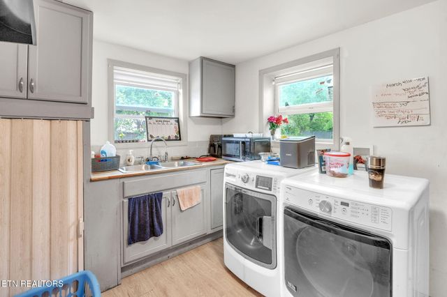 929 N Roane St, Harriman, TN 37748