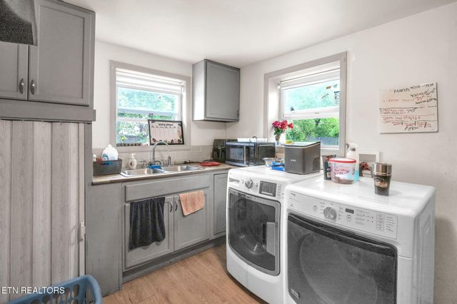 929 N Roane St, Harriman, TN 37748