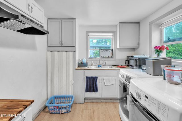 929 N Roane St, Harriman, TN 37748