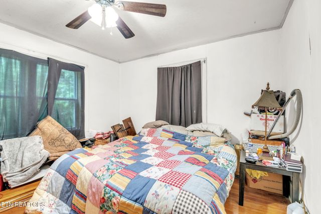 929 N Roane St, Harriman, TN 37748