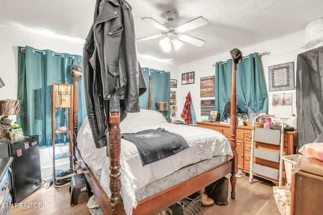 929 N Roane St, Harriman, TN 37748